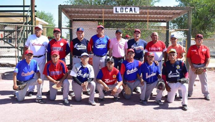 Acompaña  Hugo a softbolistas 70 y Más