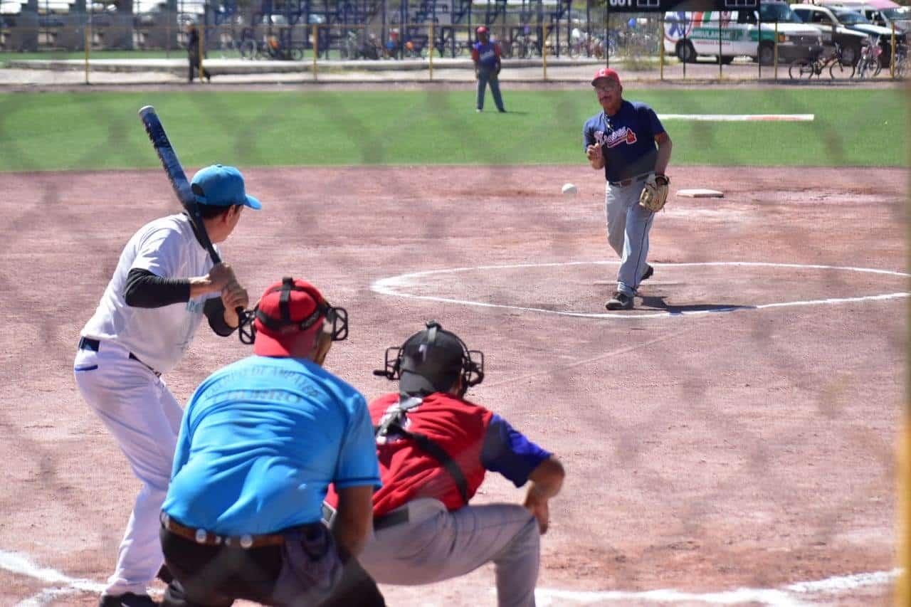 Acompaña  Hugo a softbolistas 70 y Más