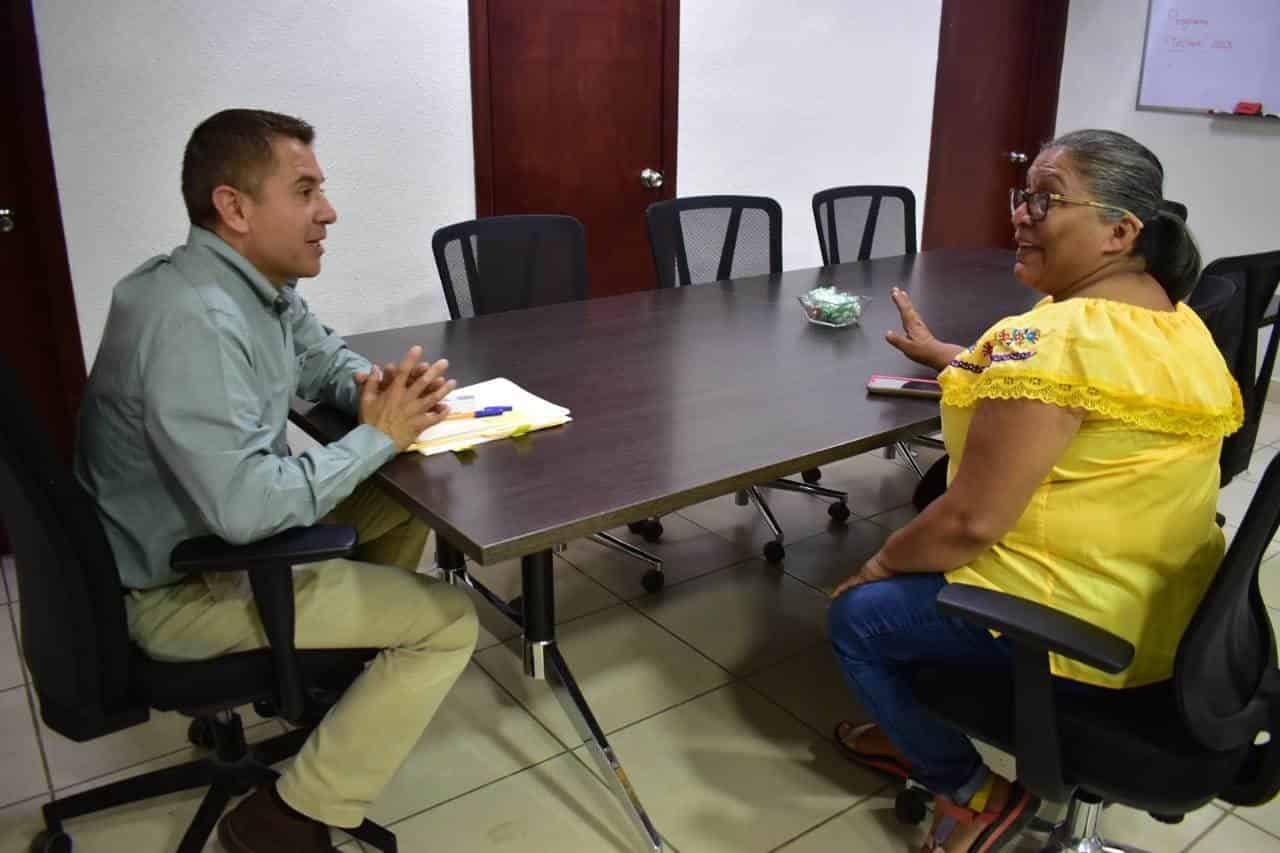 Atiende Hugo a ciudadanos