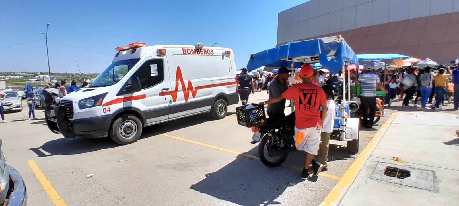 ¡Sufren menores en la entrega de becas!