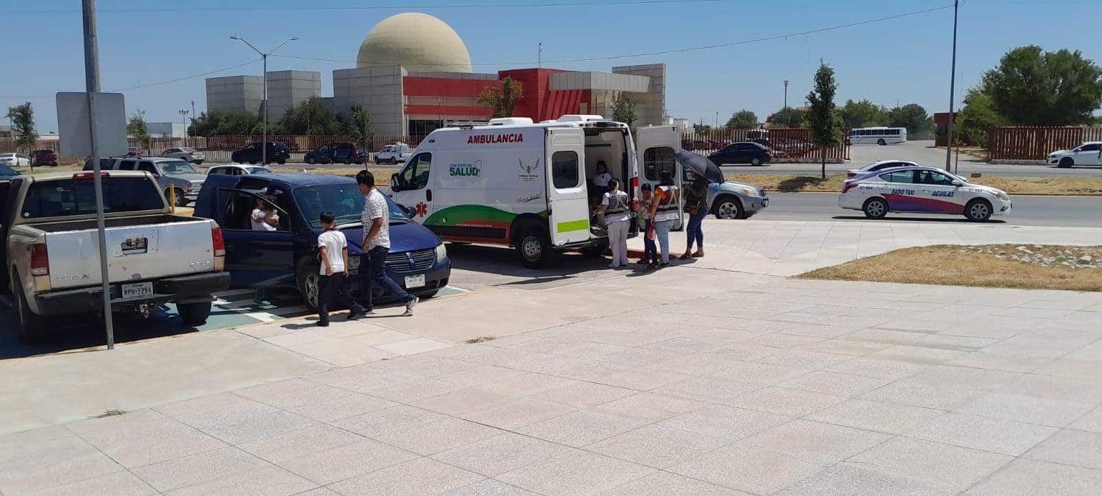 ¡Sufren menores en la entrega de becas!