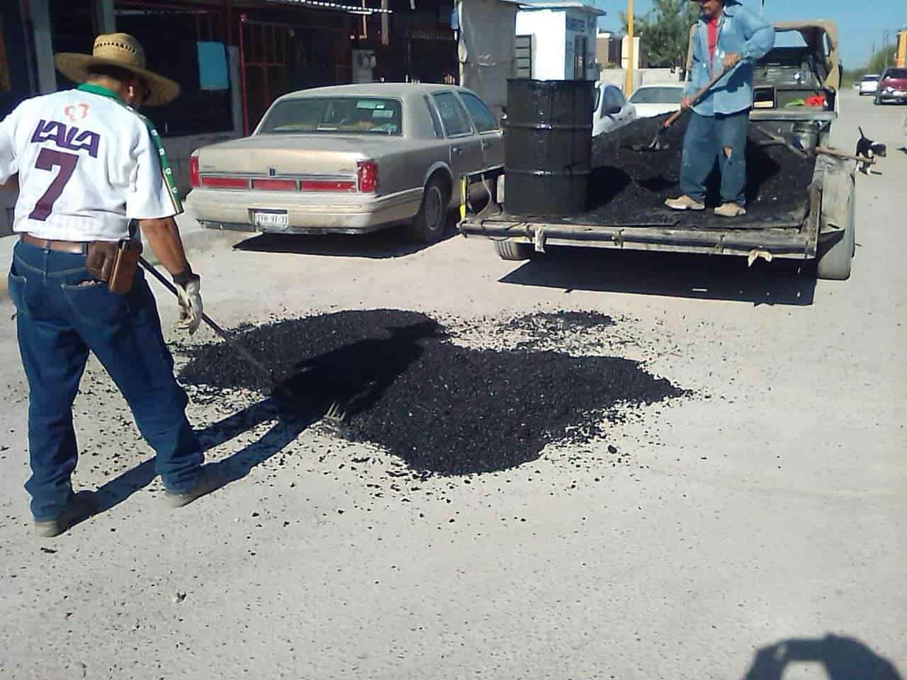 Realizan acciones de bacheo en Nava