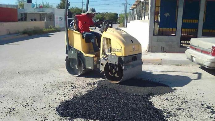 Realizan acciones de bacheo en Nava
