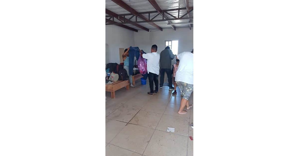 Migrantes son apoyados por la comunidad de la capilla de nuestra señora del Refugio.
