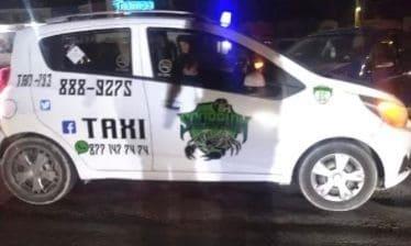 Choca a taxista por descuidado
