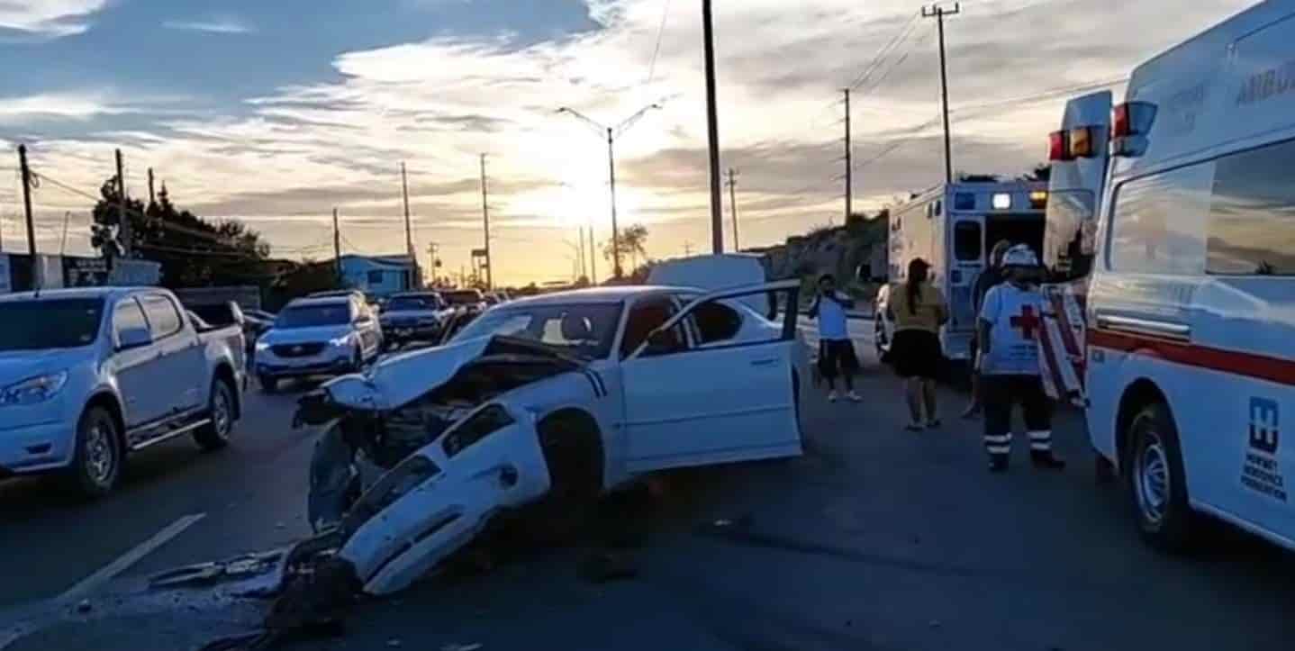 Chocan por dar vuelta policiaca 