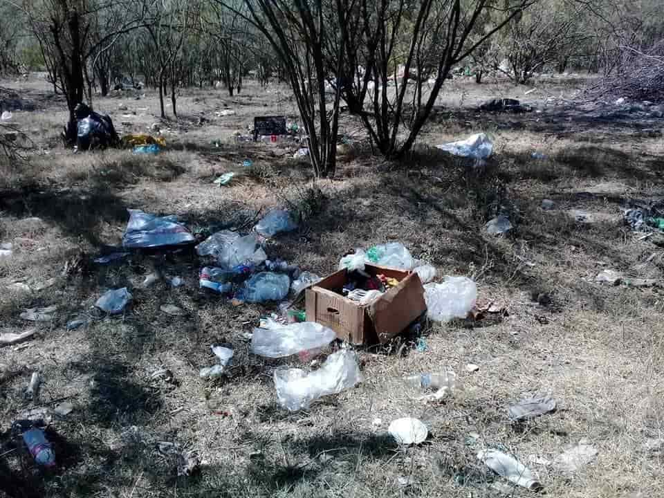 Dejan paseantes basura acumulada.