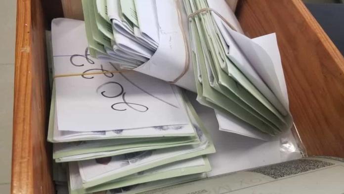 Exhortan a jóvenes a tramitar su cartilla   