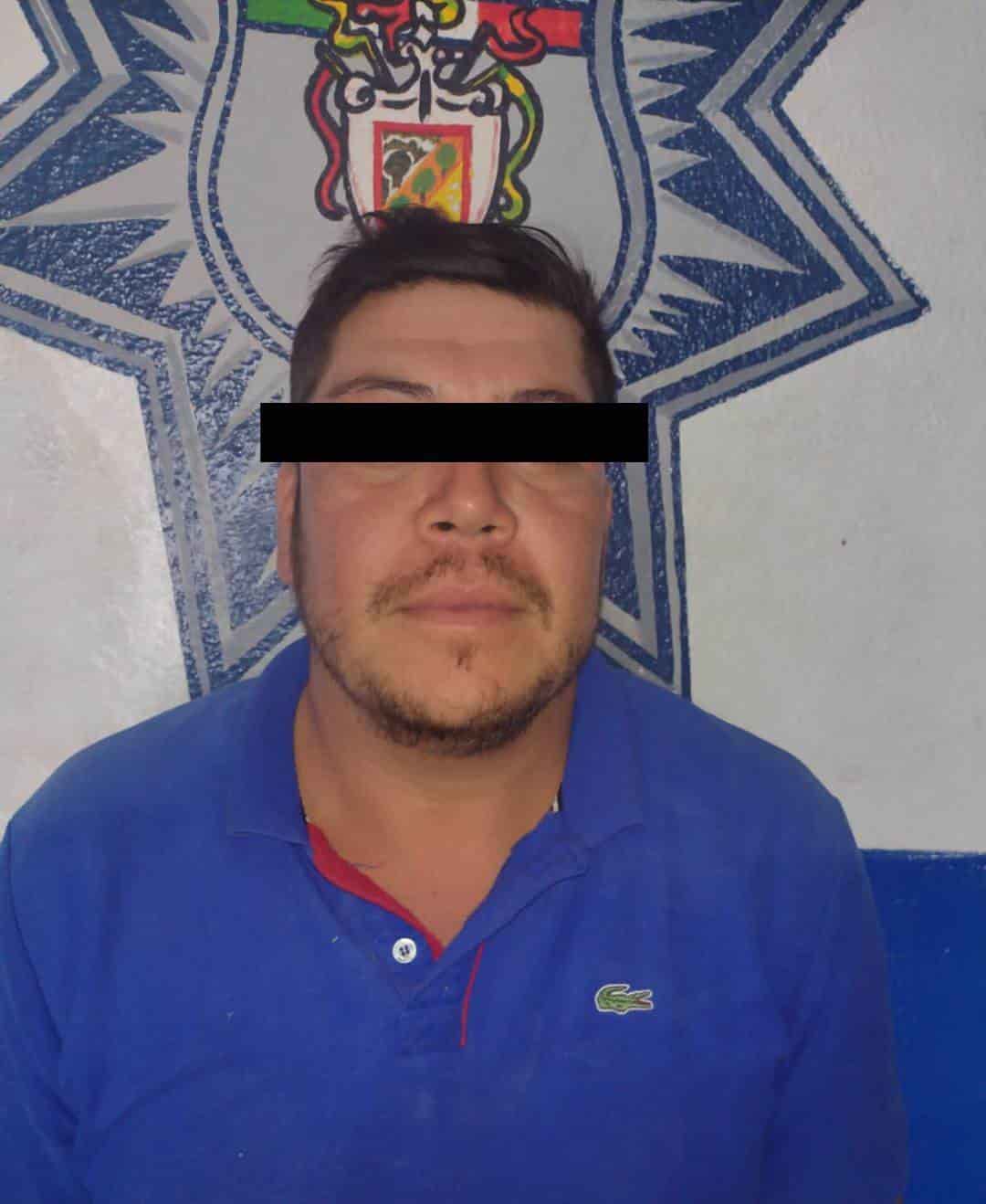 Van detenidos por tirar basura en vía pública