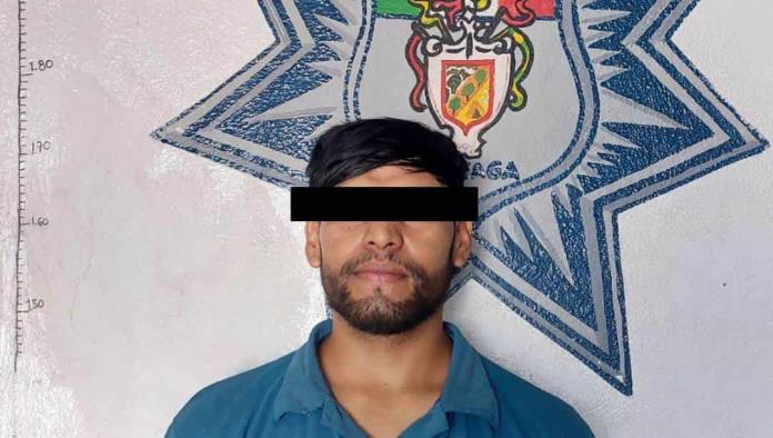 Van detenidos por tirar basura en vía pública