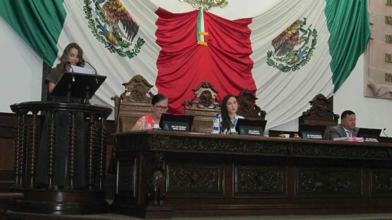 Legisladores locales del PRI y el PAN presentaron el exhorto al Gobierno Federal para que los libros de texto no lleguen a Coahuila.