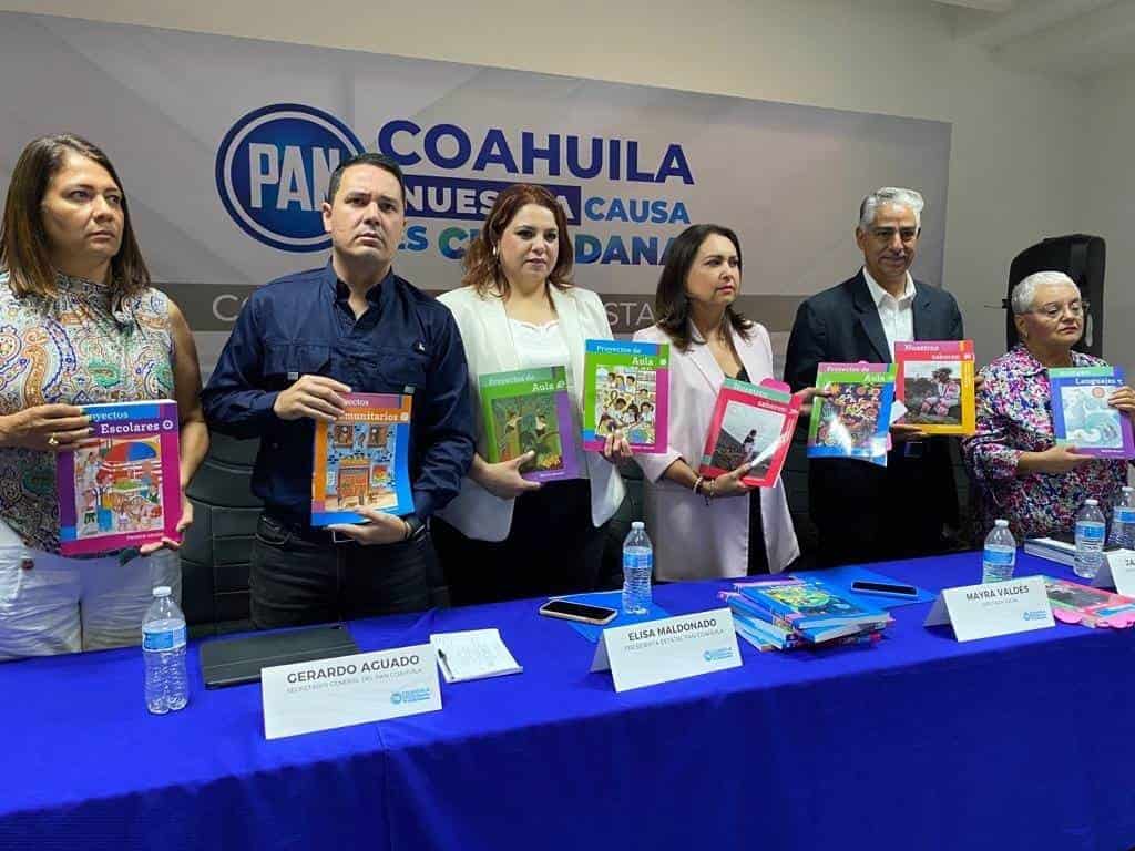 Representantes del PAN manifestaron su rechazo al contenido de los nuevos libros de texto de educación básica.