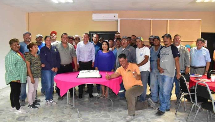Reconoce Hugo a barrenderos