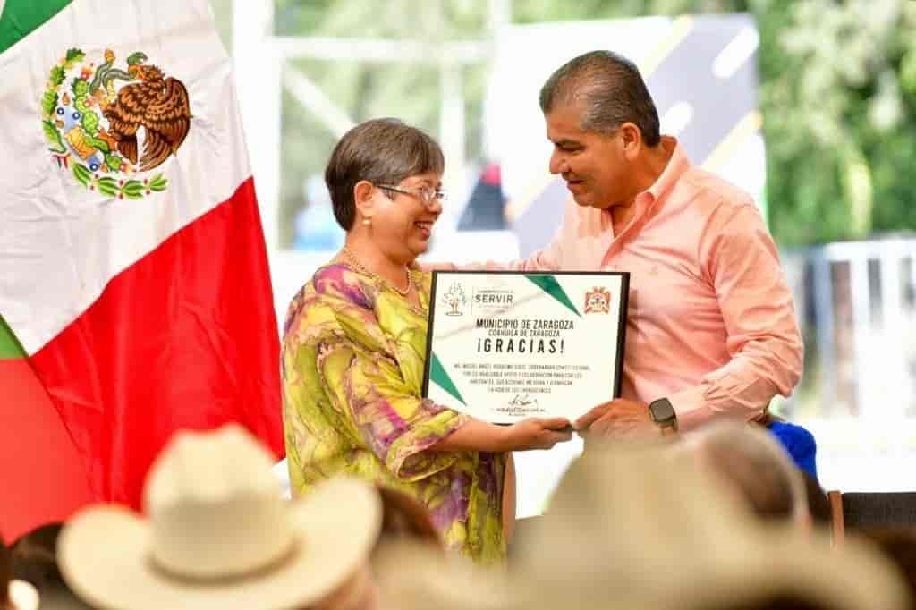 Miguel Ángel Riquelme entrega pavimentación en Zaragoza