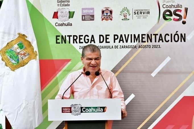 Miguel Ángel Riquelme entrega pavimentación en Zaragoza