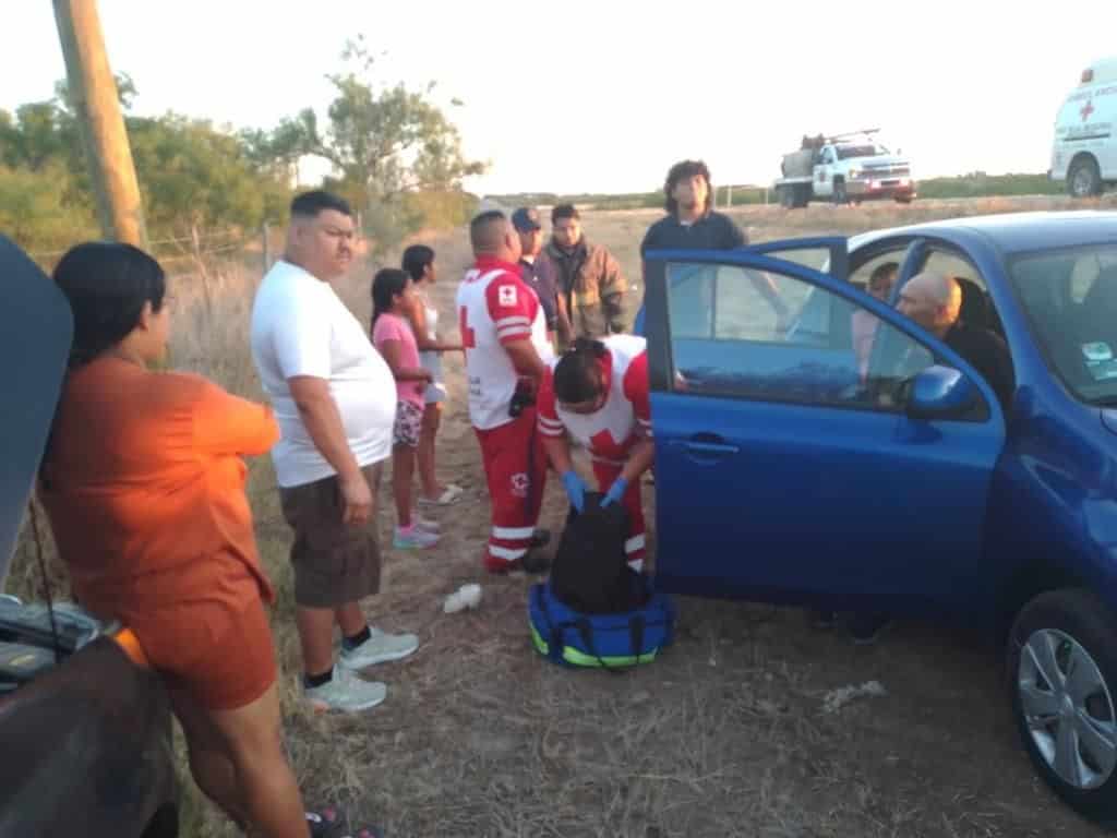 Vuelca familia acuñense