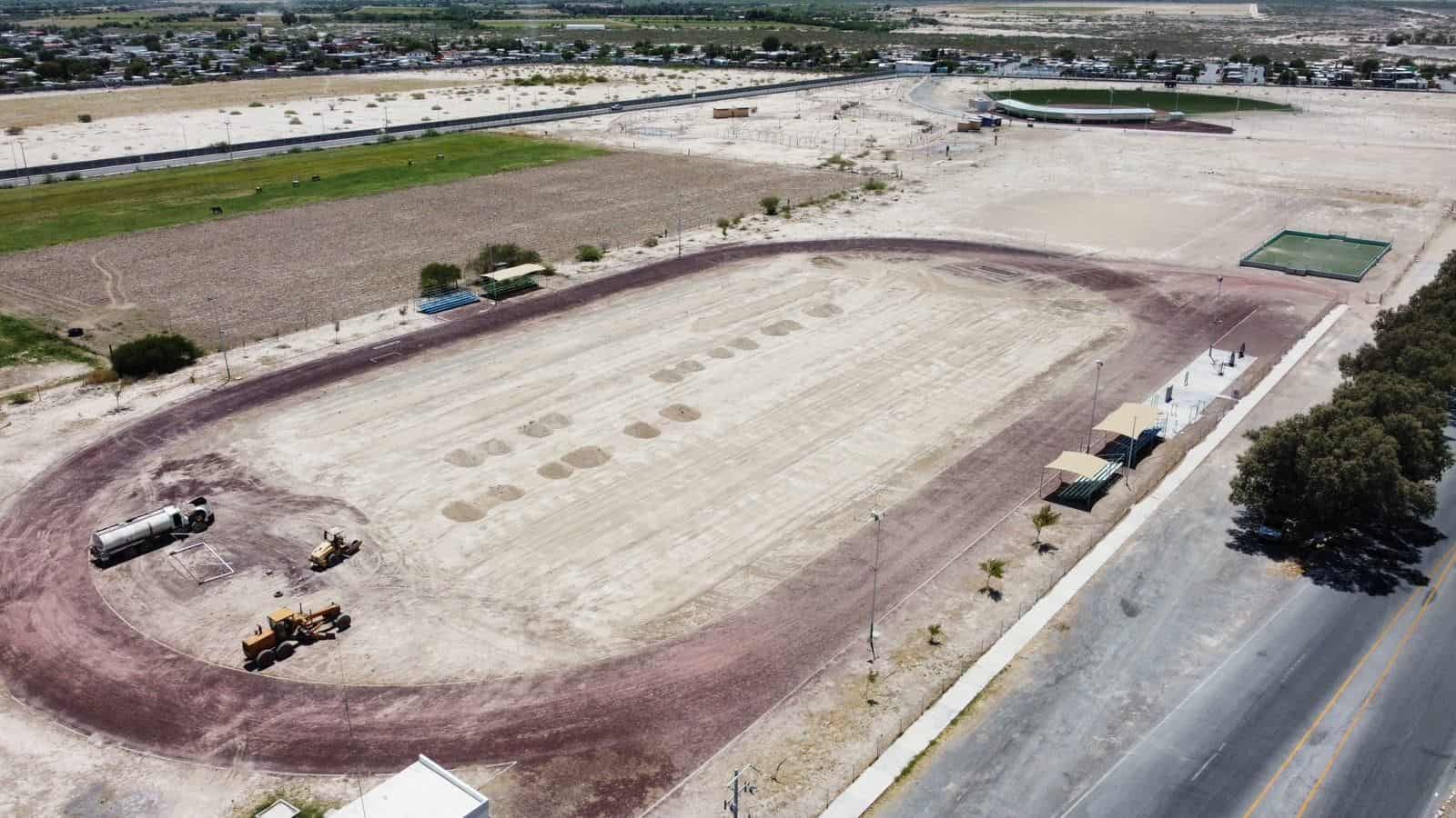 Rehabilita en Cuatro Ciénegas cancha de futbol