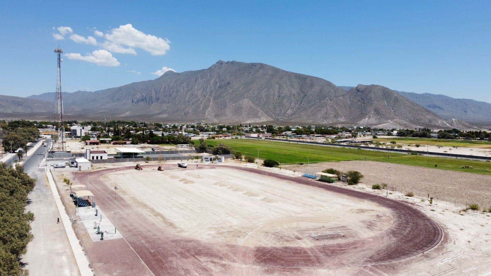 Rehabilita en Cuatro Ciénegas cancha de futbol