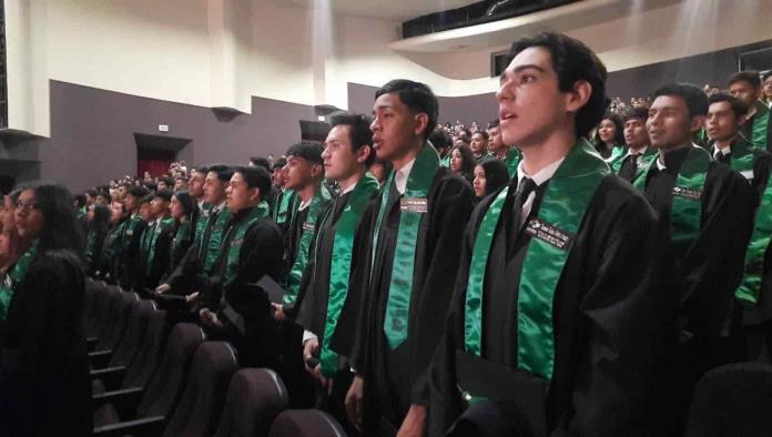 Se gradúan en Conalep 160 alumnos