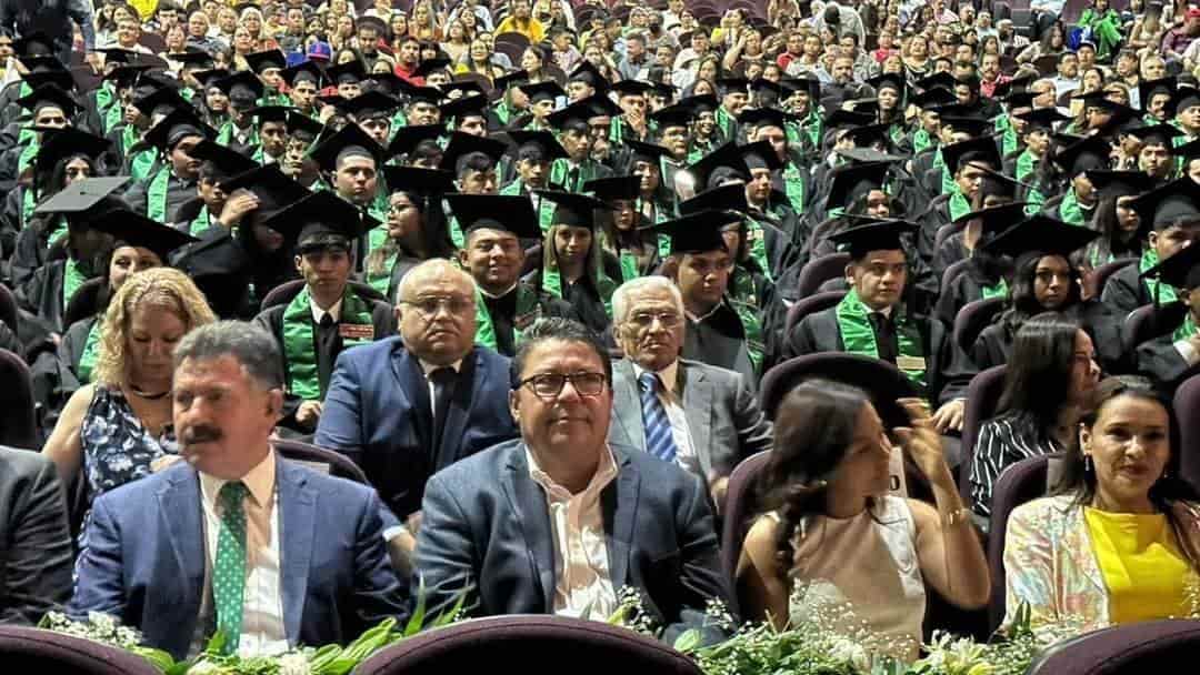 Se gradúan en Conalep 160 alumnos