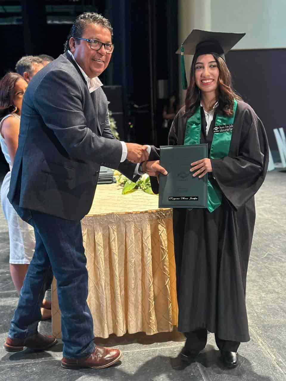 Se gradúan en Conalep 160 alumnos