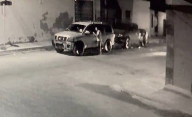 Detienen a tres personas por robar camioneta; pretendían venderla por partes