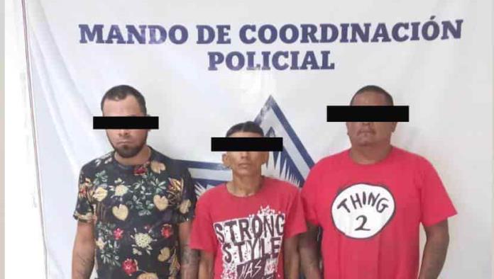 Detienen a tres personas por robar camioneta; pretendían venderla por partes