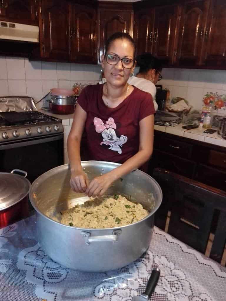 Llevan comida en solidaridad a empleados de AHMSA que realizan bloqueos