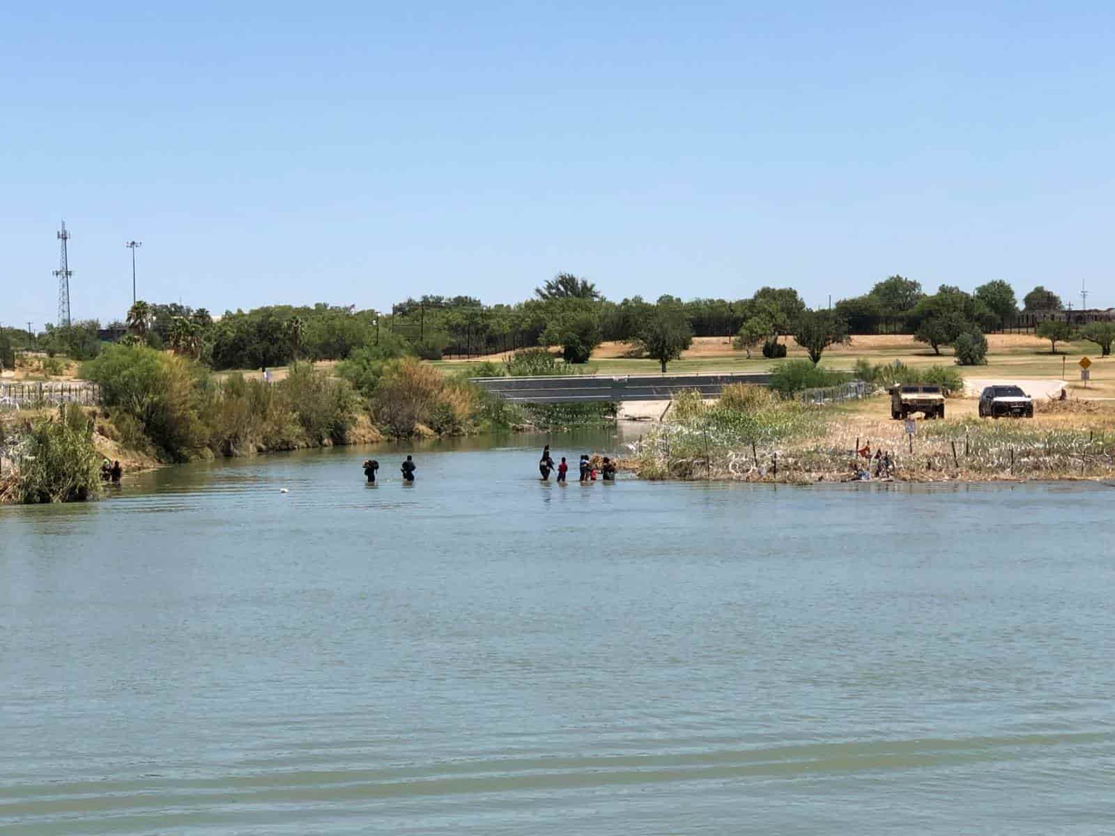 Muro flotante es un tema federal, sostienen reunión con SRE