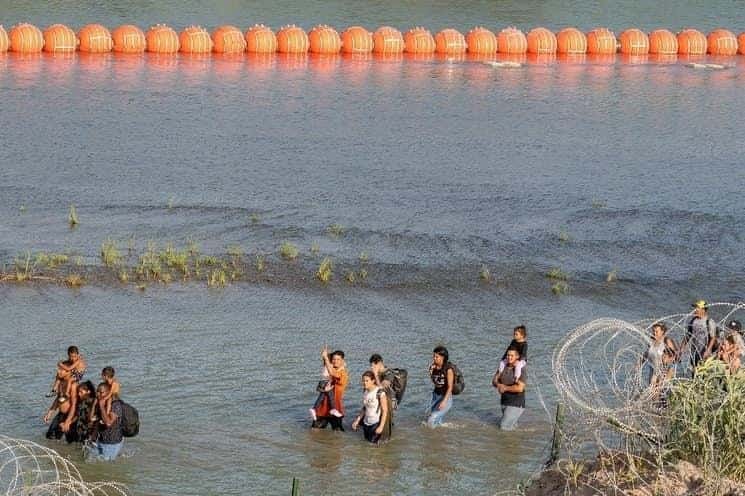 Muro flotante es un tema federal, sostienen reunión con SRE