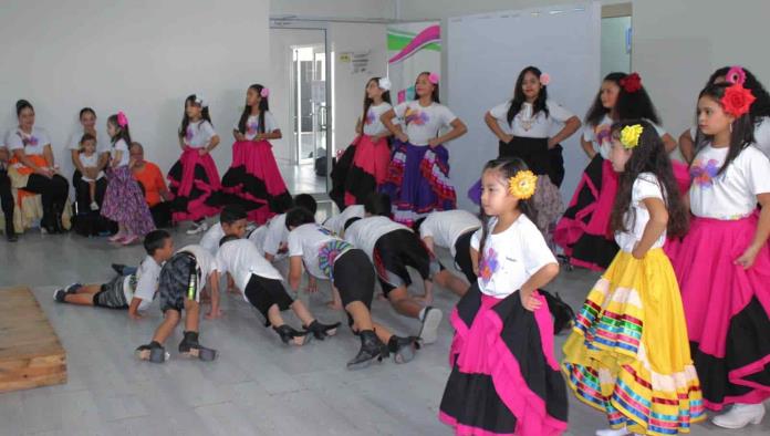 Realizan clausura de Taller Folclórico