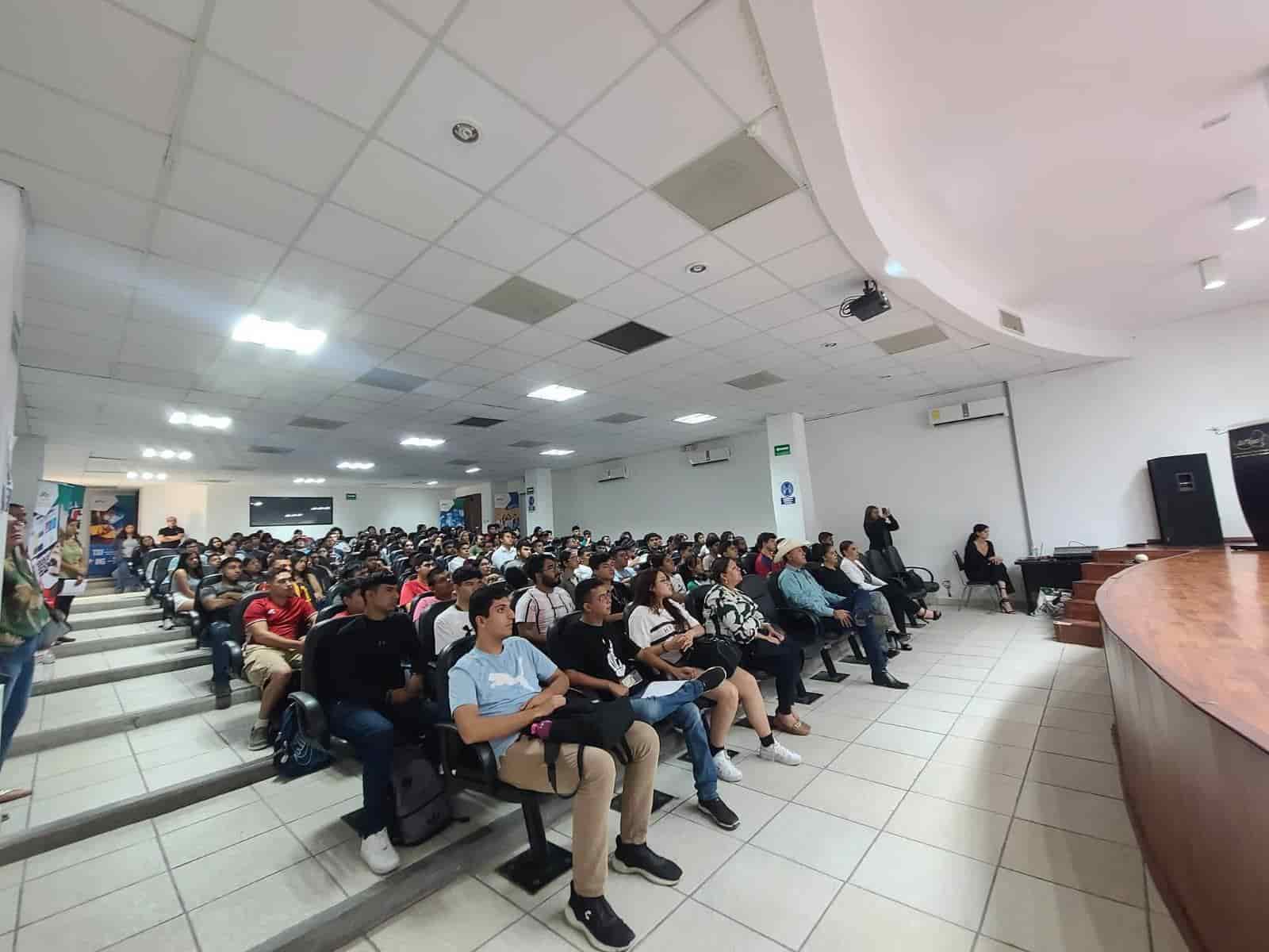 Ofrecen plática de salud en la UTNC 