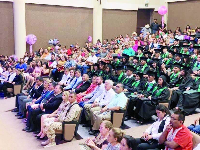 Se gradúan 90 en el Conalep