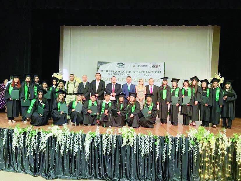 Se gradúan 90 en el Conalep