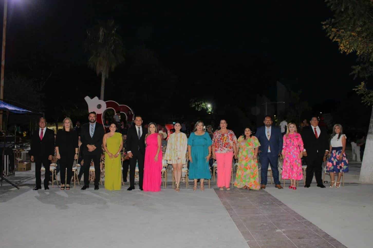 Corona Allende a su reina del Adulto Mayor