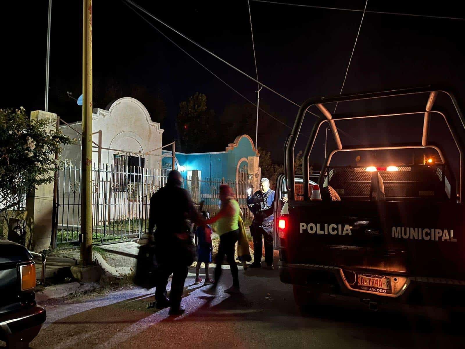 Promueven policías la proximidad social en Nava