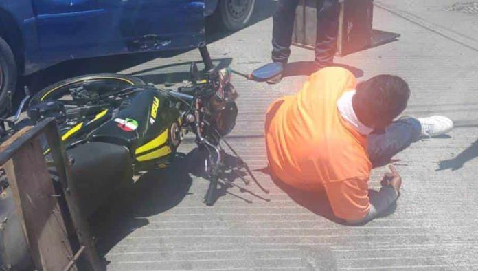 Embiste a motociclista