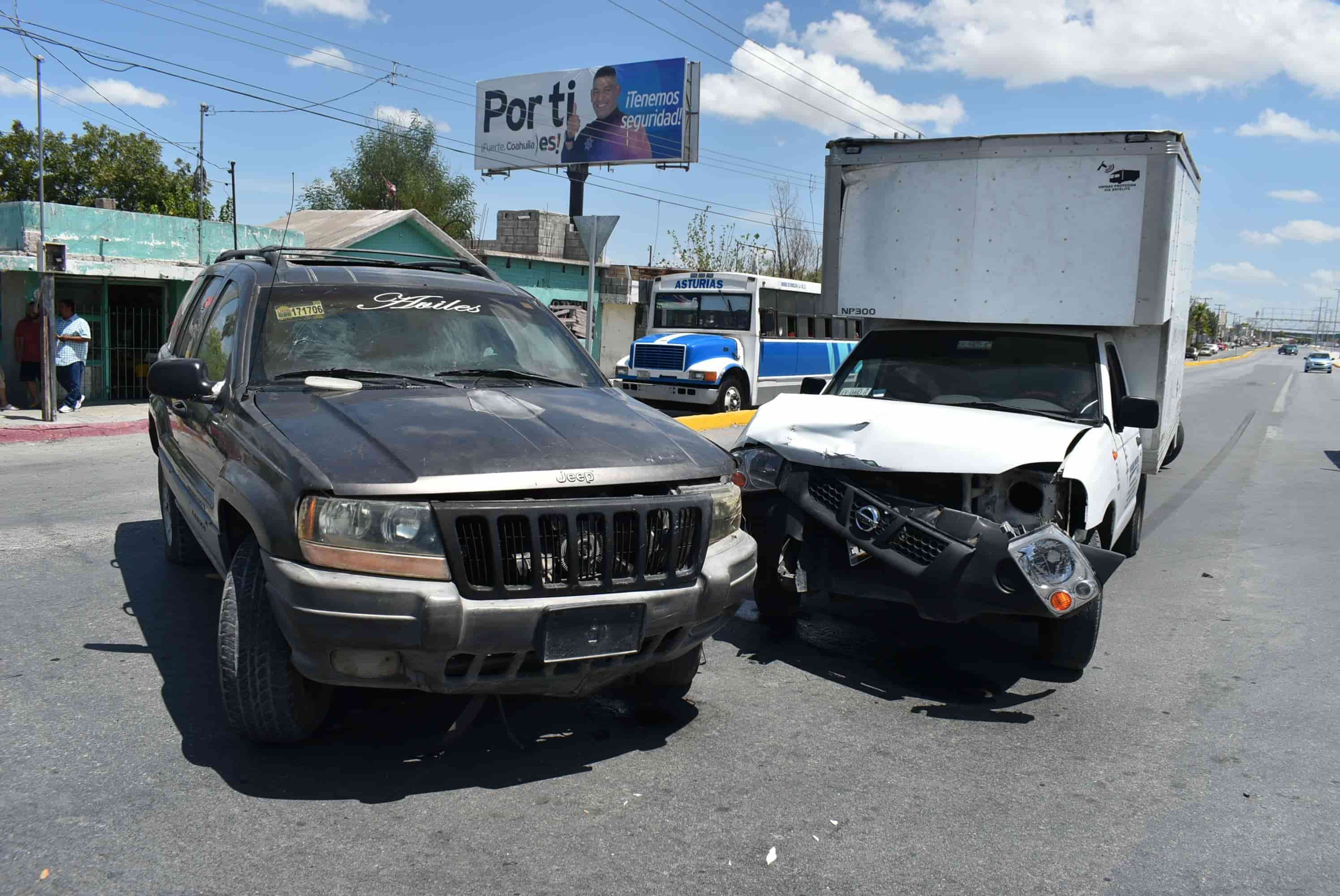 Se le ‘mete’ a camioneta