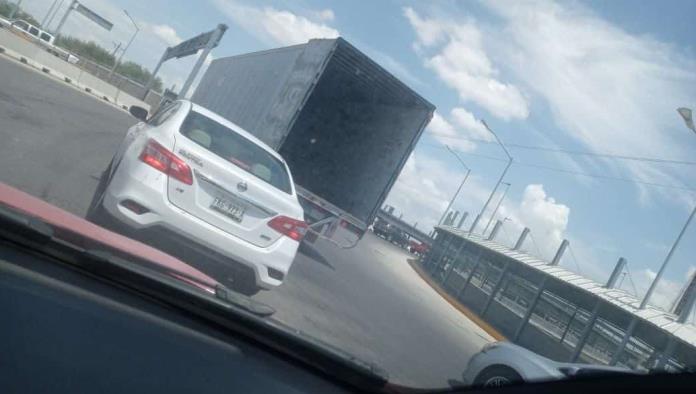 ¡Filas de dos horas! Regreso a clases satura puentes