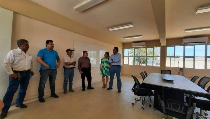 Elogia rector prepa del 8