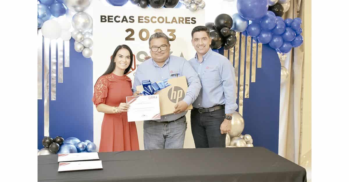 Entrega SIKA becas escolares