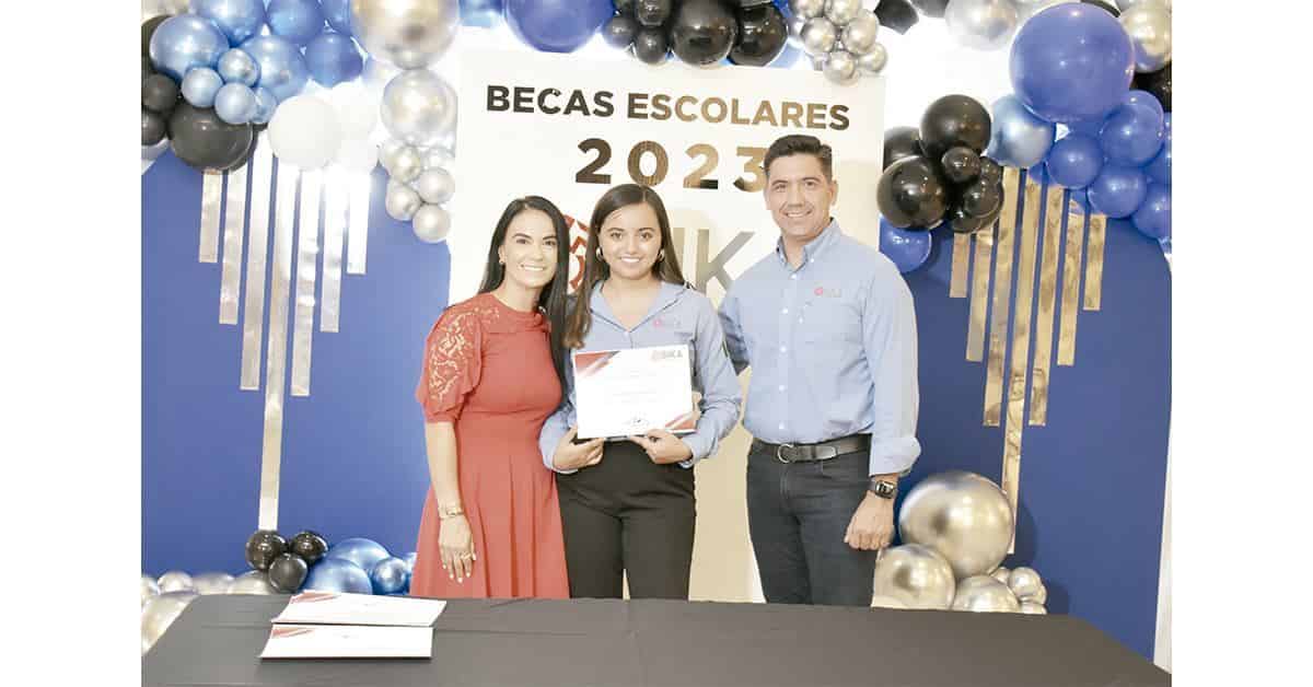 Entrega SIKA becas escolares