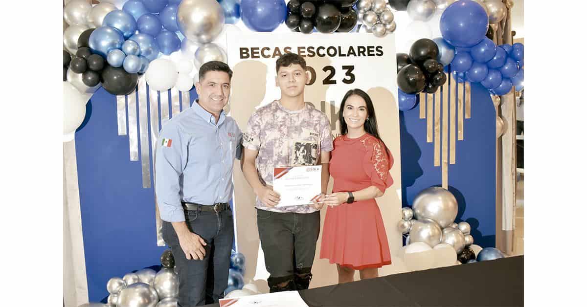 Entrega SIKA becas escolares