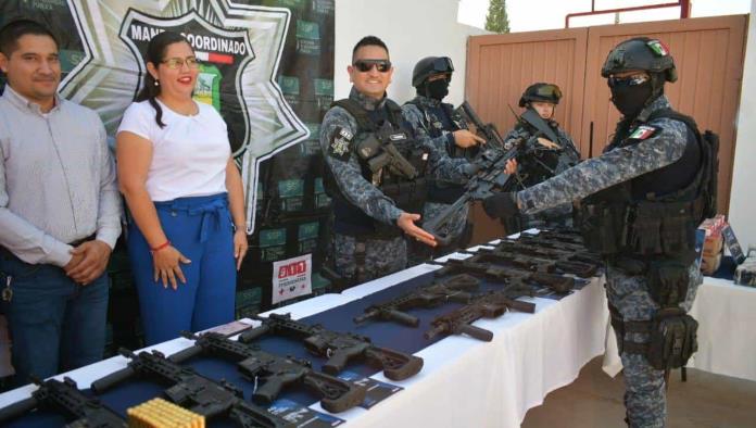 Dotan a policías con armamento y munición
