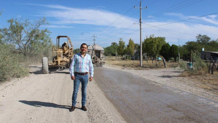 Rehabilitan camino rural entre Allende y Morelos