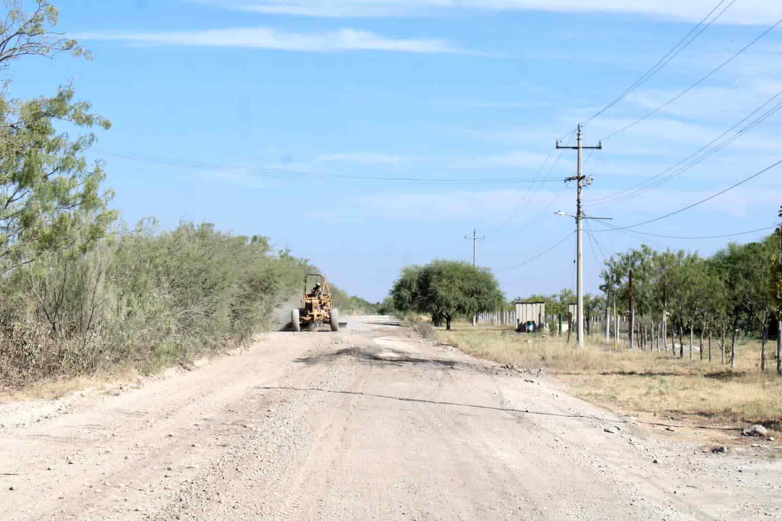 Rehabilitan camino rural entre Allende y Morelos