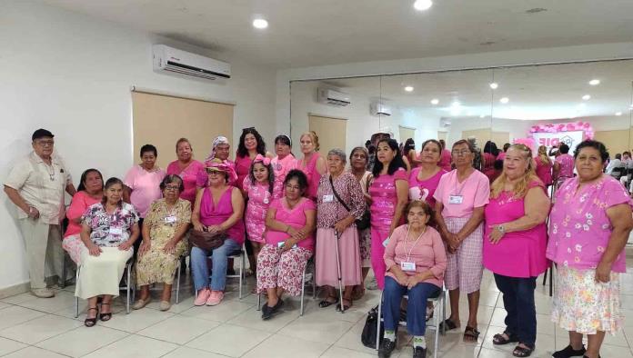 Realizan pasarela de Barbies y Kens