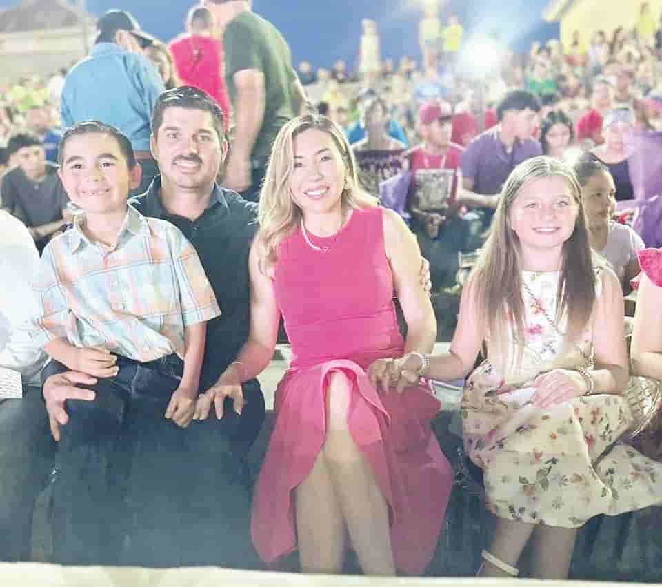 Felicita Tania a nueva reina