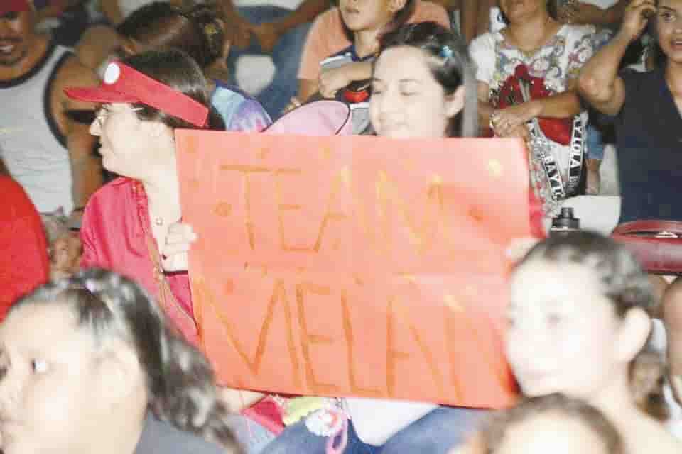 Felicita Tania a nueva reina