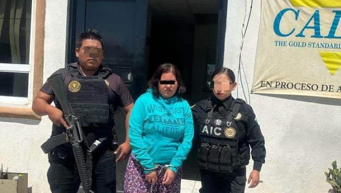 Tras las rejas mujer ‘poseída’